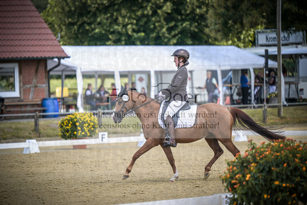 DOS_2513 | Entdecke hochwertige Reitturnierfotos von Foto Oger. Professionell, emotional und authentisch – jetzt Lieblingsmomente im Shop bestellen.Deutschlandweite Turnierfotografie. - Realisiert mit Pictrs.com