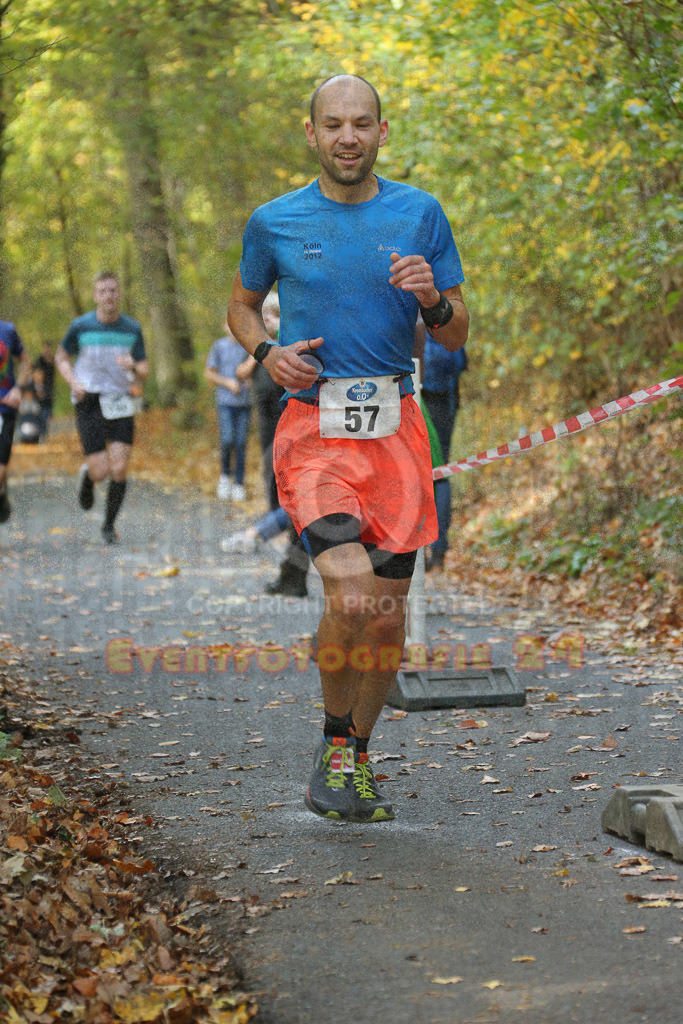 221030_1236_EX1_6557 | Sportfotografie im Rhein-Sieg Kreis, Köln, Bonn, NRW, Rheinland Pfalz, Hessen, etc. Unser Tätigkeitsfeld umfasst den Laufsport vom Volkslauf über den Marathon, Duathlon, Triathon bis zum Ultralauf wie Kölnpfad Ultra oder Schindertrail.