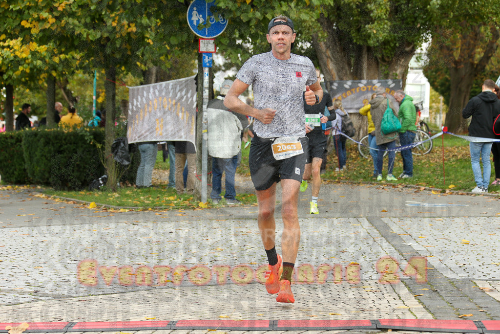 241020_1057_EX1_0469 | Sportfotografie im Rhein-Sieg Kreis, Köln, Bonn, NRW, Rheinland Pfalz, Hessen, etc. Unser Tätigkeitsfeld umfasst den Laufsport vom Volkslauf über den Marathon, Duathlon, Triathon bis zum Ultralauf wie Kölnpfad Ultra oder Schindertrail.