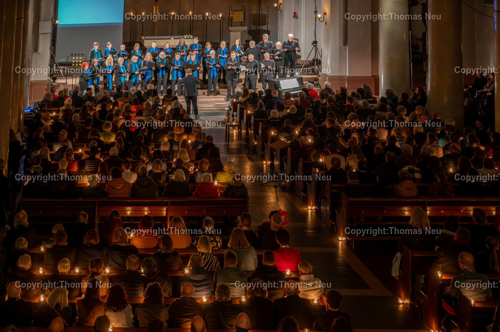 Sankt_Georg_Bensheim_Kirche_Kerzenschein_Fotografie_Thomas-Neu-4 | Die Bensheimer Stadtkirche St. Georg bei einem Konzert bei Kerzenschein am 3.Advent, ,Bild: Thomas Neu