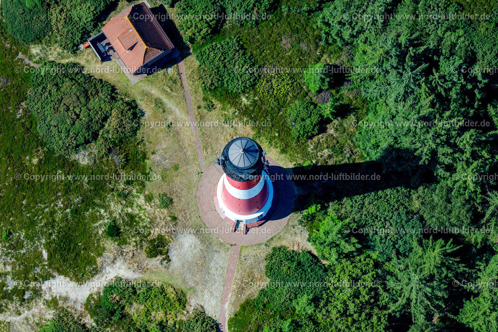 Sylt_Hörnum_Leuchtturm_Senkrechtaufnahme_ELS_58881308925 | HöRNUM (SYLT) 13.08.2025 Leuchtturm als historisches Seefahrtzeichen in Hörnum (Sylt) auf der Insel Sylt im Bundesland Schleswig-Holstein, Deutschland. Weiterführende Informationen bei: Sylt Marketing GmbH. // Lighthouse as a historic seafaring character in Hoernum (Sylt) on Island Sylt in the state Schleswig-Holstein, Germany. Further information at: Sylt Marketing GmbH. Foto: Martin Elsen