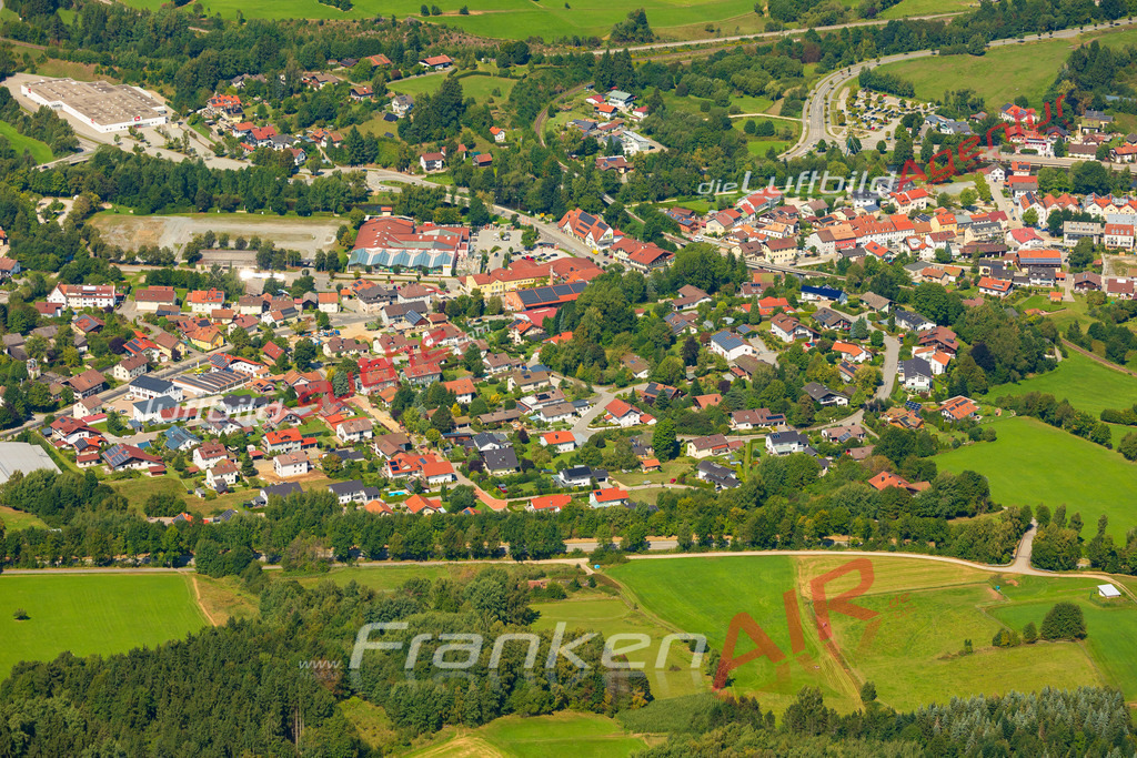 luftaufnahme-zwiesel-5274-jahr-2025 | Luftaufnahme der Stadt Zwiesel - Die Luftaufnahme wurde 2025 vom UL-Flugzeug heraus erstellt ( keine Drohne ) - Hochauflösende Luftaufnahme - für professionelle Ausdrucke geeignet. Die Geschenkidee !Mit Lizenz und Bildrechte bestellbar