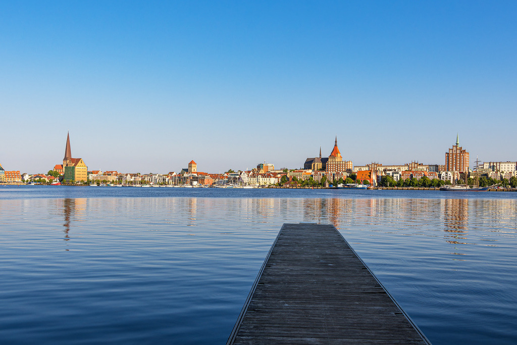 Blick über die Warnow auf die Hansestadt Rostock | Blick über die Warnow auf die Hansestadt Rostock.