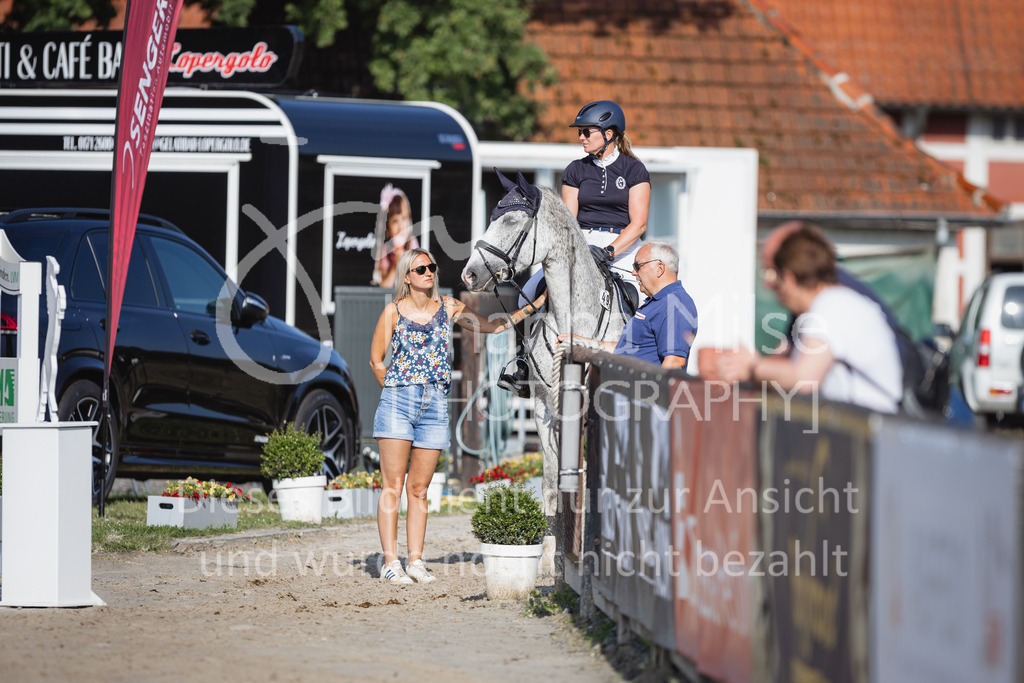 230624_PfSpTa_A2-Spr-136 | Deine schönsten Turniermomente als professionelle Fotos! Entdecke hochwertige Pferdesport-Fotografie im Online-Shop. Jetzt Fotos finden & bestellen!