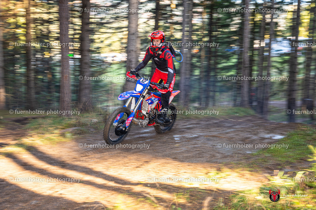 fuernholzer_251026-C1-41 | Fotografische Impressionen von der Red Stag Enduro Extreme by fuernholzer-photography.com. Endurosport in Österreich fotografisch festgehalten von fuernholzer. Auftragsfotografie für Private, Gewerbefotos und Industriefotografie. Eventfotografie, Sportfotografie und Motorsportfotografie. Anbieter von Fotoworkshops, Fototraining, fotografischen Vorträgen und Fotoseminaren.