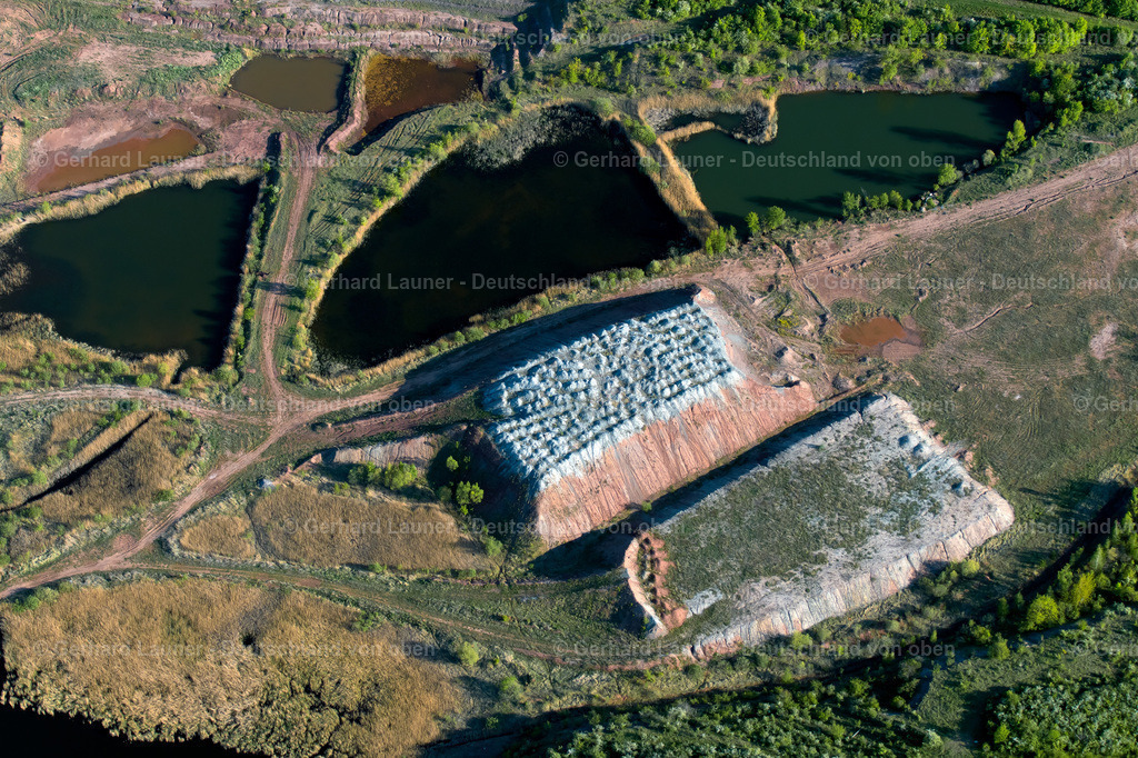 4026081 | ERFURT 06.05.2020 Uferbereiche der Teichanlagen zur Fischzucht im Ortsteil Hohenwinden in Erfurt im Bundesland Thüringen, Deutschland. // Shore areas of the ponds for fish farming in the district Hohenwinden in Erfurt in the state Thuringia, Germany. Foto: Gerhard Launer