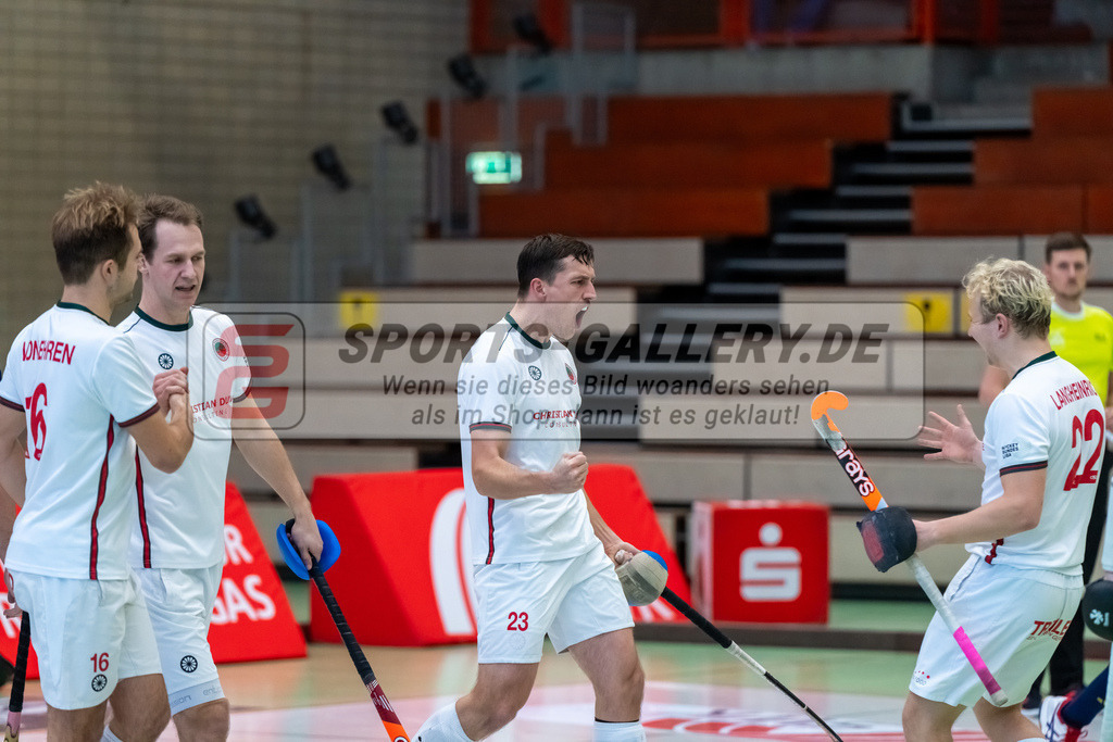 HK_20250118_101841 | 1/4 Finale 1. Bundesliga Halle Herren Crefelder HTC - Zehlendorfer Wespen am 18.1.2025 Halle Glockenspitz, Krefeld , Boomes Anton ( Crefelder HTC #23 ) , LangHeinrich Finn ( Crefelder HTC #22 )
