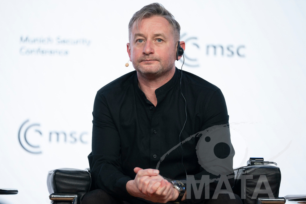 _DWA2920 | Die MSC Security and Literature Series der Münchner Sicherheitskonferenz wird von der ZEIT mitveranstaltet und vom Literaturhaus München unterstützt. Am Donnerstag, 12. Februar (19-20 Uhr), spricht Autor Serhiy Zhadan aus Charkiw mit Chrystia Freeland, Sonderbeauftragte für den Wiederaufbau der Ukraine und ehemalige stellvertretende Premierministerin Kanadas, über die Zukunft der Ukraine - Realisiert mit Pictrs.com