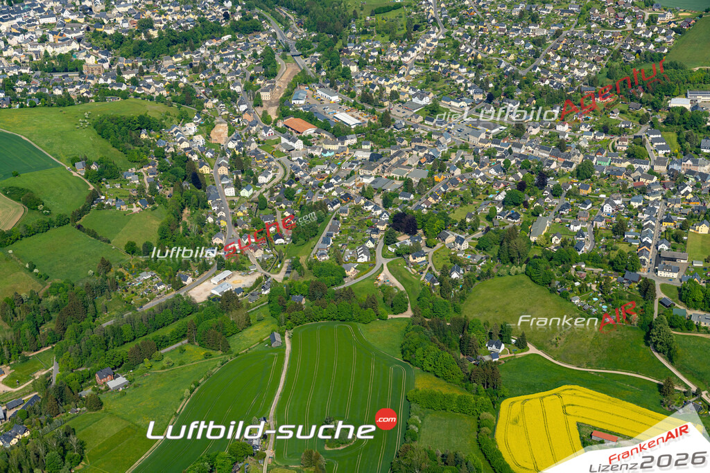 Die Luftaufnahme Neustädtel - Schneeberg wurde 2022 vom Flugzeug aus (keine Drohne) erstellt. Hohe Auflösung -für große Poster und Wandbilder geeignet - Garantiert!