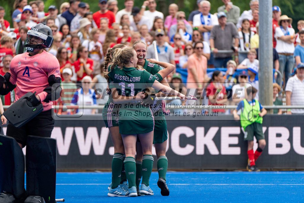 Final4_20250531-1427-HK107782 | Krefeld, Deutschland, 31.05.2025:  Feldhockey Final4 2025 – „Deutsche Feldhockey-Meisterschaften 2025“ im Gerd-Wellen-Hockeyanlage am 31.05.2025 in Krefeld, Deutschland. (Foto von Kramhöller/Fehrmann/Kaste)Krefeld, Germany, 31.05.2025: Feldhockey Final4 2025 – „Deutsche Feldhockey-Meisterschaften 2025“ in Gerd-Wellen-Hockeyanlage at 31.05.2025 in Krefeld, Deutschland. (Foto from Kramhöller/Fehrmann/Kaste)