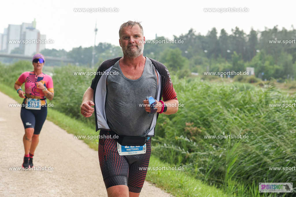 LUR_1672 | 34. M-net Erlanger Triathlon 2025 #erlangertriathlon  #mnettriathlon2025 #mnettriathlon #team #olympischedistanz #mitteldistanz #triathlon #maindonaukanal  #erlangertriathlon2025 #yourpictrs #tv1848 #tv1848erlangen  #triathlonbayern #sportinerlangen #demsportverbunden #sportshot_your_pictrs Copyright: www.sportshot.de