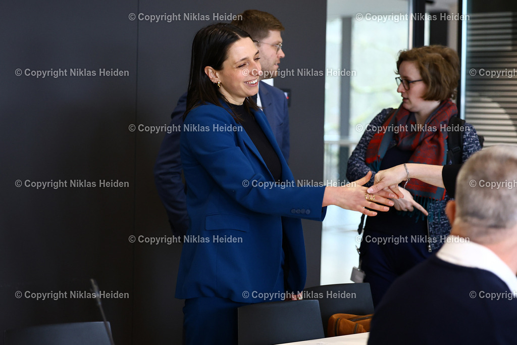NH_News_DFBBundesgericht_Frankfurt_28022025 |  Luise Gottberg (Vizepräsidentin, FC St. Pauli) beim Bundesgericht des Deutschen Fußball-Bundes (DFB) im DFB-Campus in Frankfurt am Main. Dort verhandelte das DFB-Bundesgericht am Freitag mündlich die Berufungen von Union Berlin, Holstein Kiel und dem FC St. Pauli gegen das vorangegangene Urteil des DFB-Sportgerichts zum Einspruch des VfL Bochum gegen die Spielwertung des am 14. Dezember 2024 ausgetragenen Bundesligaspiels beim 1. FC Union Berlin.News/Stock I DFB-Campus I Verhandlung DFB-Bundesgericht I 28.02.2025