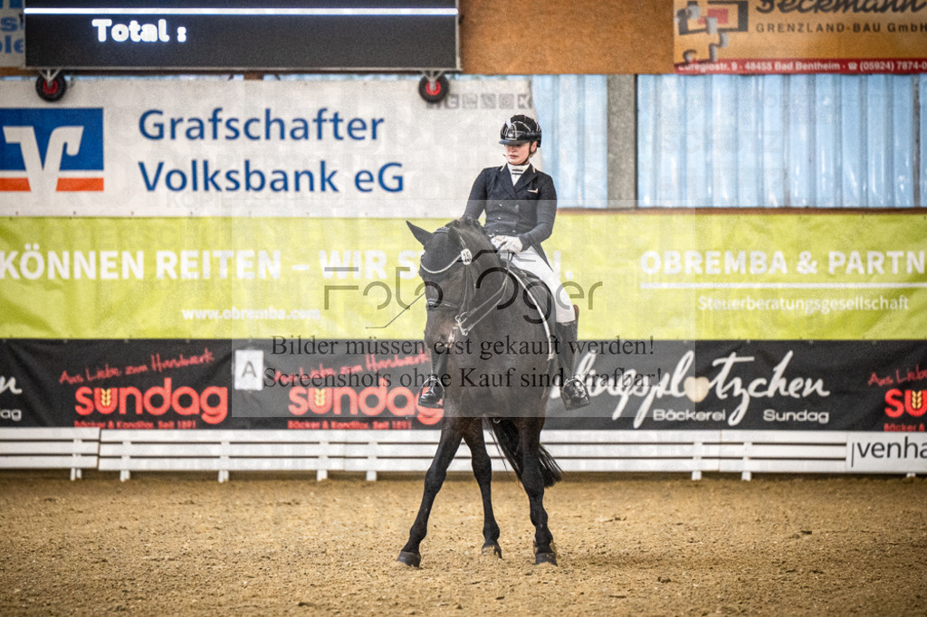 DOS_2437 | Entdecke hochwertige Reitturnierfotos von Foto Oger. Professionell, emotional und authentisch – jetzt Lieblingsmomente im Shop bestellen.Deutschlandweite Turnierfotografie. - Realisiert mit Pictrs.com