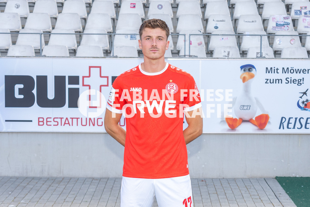 Rot-Weiss Essen; 3. Liga, Portraettermin 2026/2027, Foto: Eibner-Pressefoto/Fabian Friese | Semir Telalovic (Rot-Weiss Essen, #17),Rot-Weiss Essen; 3. Liga, Portraettermin 2026/2027, Foto: Eibner-Pressefoto/Fabian Friese - Realisiert mit Pictrs.com