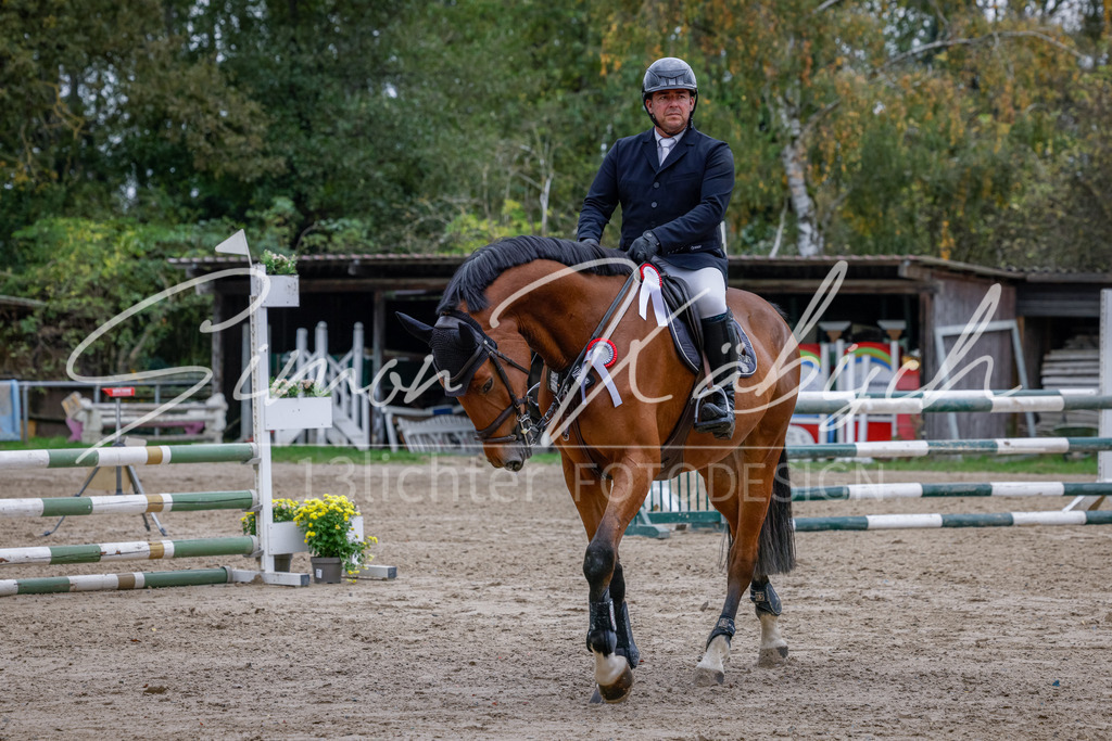 20251012-_3LI4154 | Tierfotografie Pferde, Hunde, Katzen, Haustiere.
Turnierfotografie Reitturniere, Reiten, Springreiten, Dressur in Hanau, dem Main-Kinzig-Kreis und dem Rhein-Main- Gebiet um Frankfurt