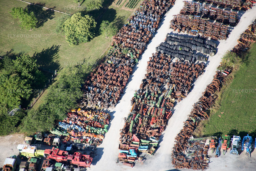 Aerial view: View of the town in Talcy in the state Loir et Cher, France. – Photo: IMG_082189.jpg taken on 06/20/2015 by Werner Riehm/FLY-FOTO.com – Resolution of the original: 5472 x 3648 px