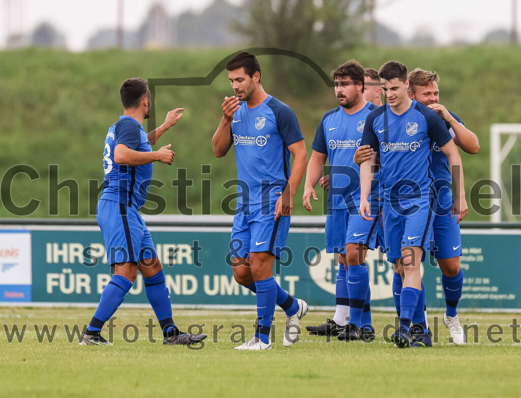 2023-06-30_040_FC_Langengeisling_gegen_VfB_Forstinning | Erding, Deutschland, 30.06.2023:
Fußball, Bezirksliga Oberbayern Ost 2023 / 2024, Testspiel, FC Langengeisling gegen VfB Forstinning, Endergebnis: 3:0

Jubel nach dem 1:0 durch Kilian Stenzel (FC Langengeisling, #32)
Maximilian Hintermaier (FC Langengeisling, #13), Kilian Stenzel (FC Langengeisling, #32), Florian Rupprecht (FC Langengeisling, #11), Paul Bucher (FC Langengeisling, #18)

Foto: Christian Riedel / fotografie-riedel.net
