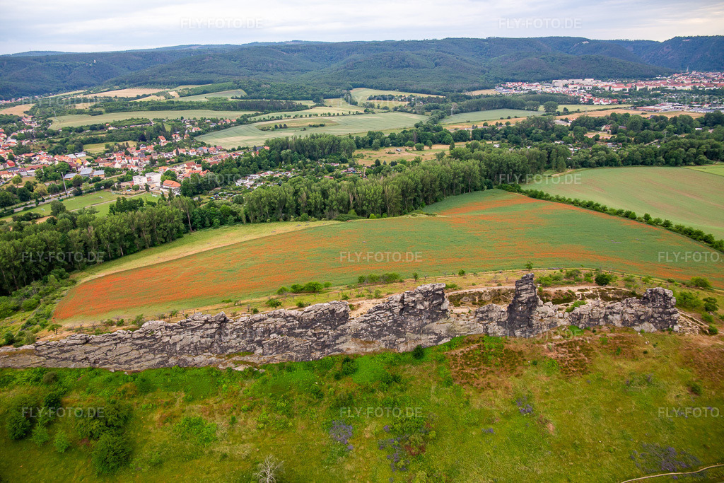 Luftbild: Teufelsmauer (Königsstein) im Ortsteil Weddersleben in Thale im Bundesland Sachsen-Anhalt in Deutschland. Foto: IMG_136414.jpg vom 16.06.2023 durch Werner Riehm/FLY-FOTO.deHarz - Ausflugsziele, Sehensw\xfcrdigkeiten und Freizeittipps f\xfcr Urlaub und Freizeit in der Harz - Region