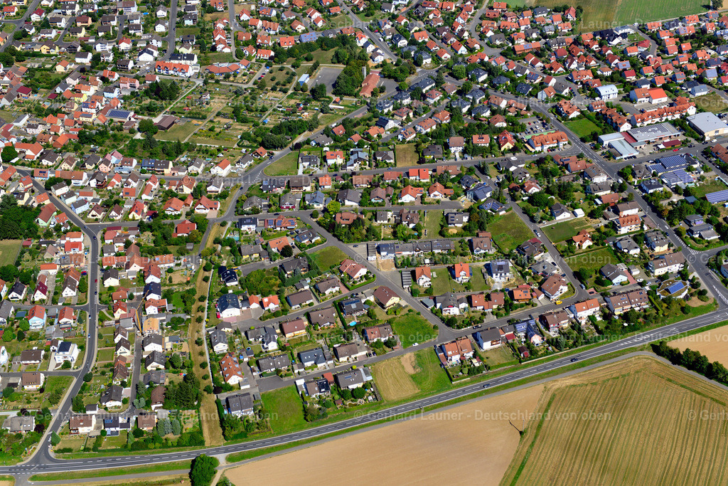 3650043 | HETTSTADT 31.08.2016 Wohngebiet einer Einfamilienhaus- Siedlung  in Hettstadt im Bundesland Bayern, Deutschland // Single-family residential area of settlement  in Hettstadt in the state Bavaria, Germany Foto: Gerhard Launer