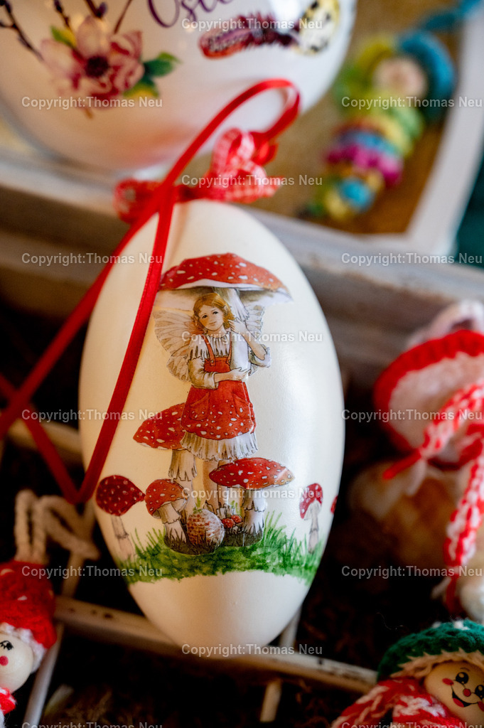 Ostermarkt_Lindenfels__DSC_9582 | bli, Lindenfels, Ostermarkt im und um das Bürgerhaus, besonders kunstvoll handbemalte Eier  von Hühnern und Gänsen gab es am Stand von Renate Rauth, ,, Bild: Thomas Neu