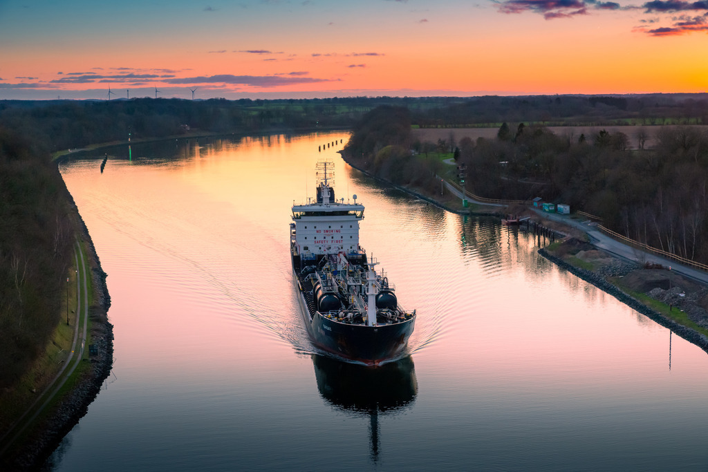 CCH_9274 | Entdecken Sie hochwertigen Fotodruck auf Leinwand, Acrylglas, Alu-Dibond und weiteren Materialien bei Fotodruck Online. Gestalten Sie individuelle Wandbilder in bester Qualität – ideal für besondere Erinnerungen und stilvolle Dekorationen. 