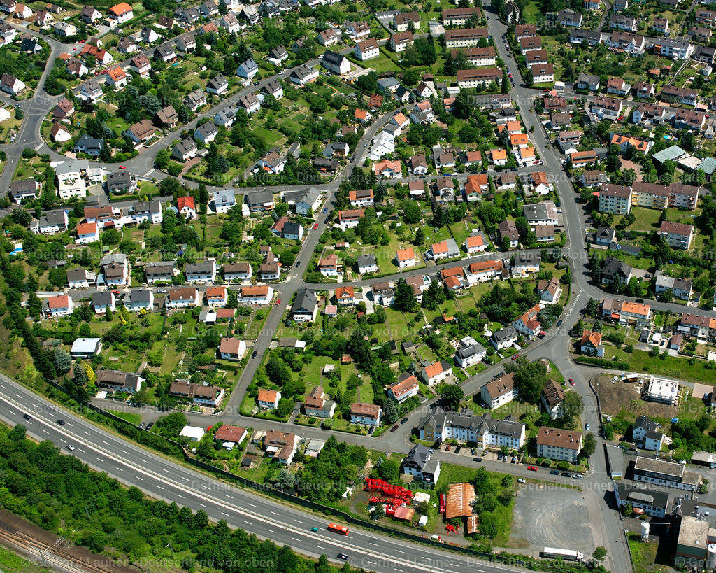 2610650 | Herborn 09.06.2006 Wohngebiet einer Einfamilienhaus- Siedlung  in Hörbach im Bundesland Hessen, Deutschland // Single-family residential area of settlement  in Hörbach in the state Hesse, Germany Foto: Gerhard Launer