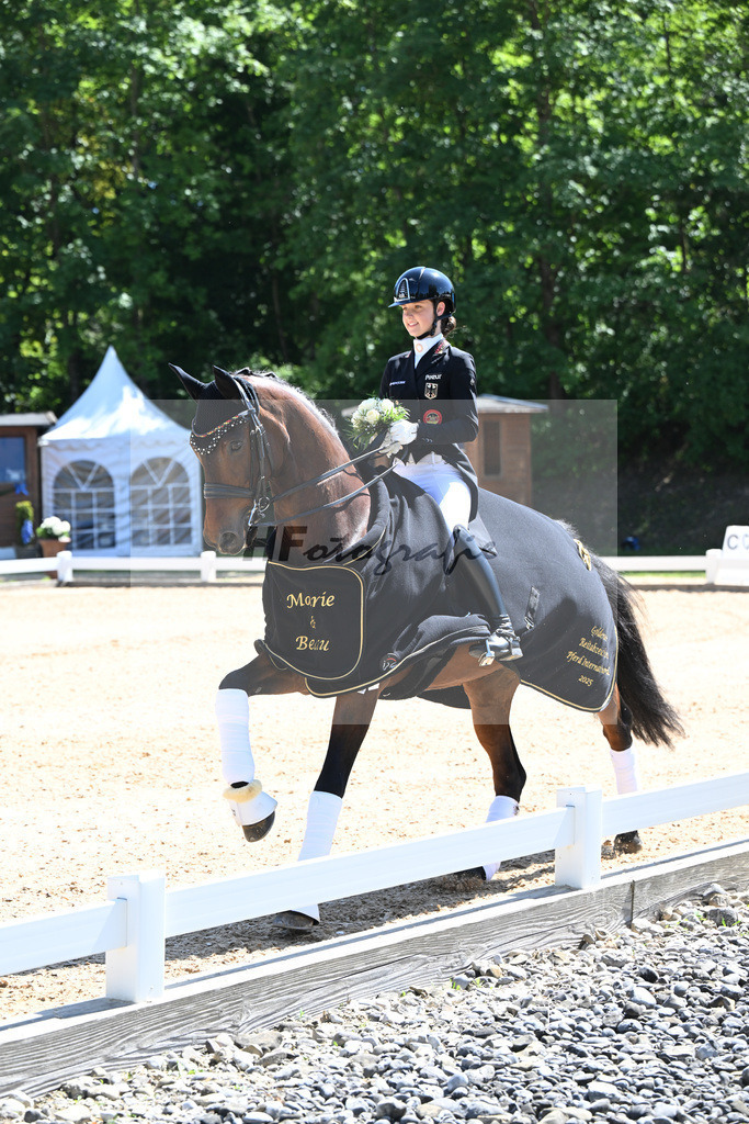 Goldenes Reitabzeichen_Marie Sohler_11253428 | hf-fotografie - Realisiert mit Pictrs.com
