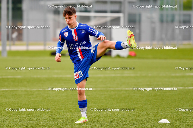 AUT, U18, FC Wels vs FC Blau Weiss Linz | 27.04.2022, Huber Arena Wels, AUT, U18, FC Wels vs FC Blau Weiss Linz, im Bild Milan Szegletes (Blau Weiss Linz) 


// U18 Liga Match between FC Wels vs FC Blau Weiss Linz in Wels, Austria on 2022/04/27
