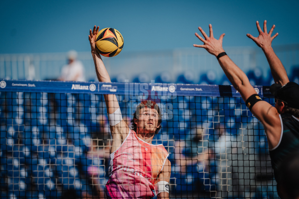 Beachvolleyball | Frauen | Deutsche Meisterschaften 2025 Timmendorfer Strand | 04.09.2025 | Peter Wolf beim Angriff