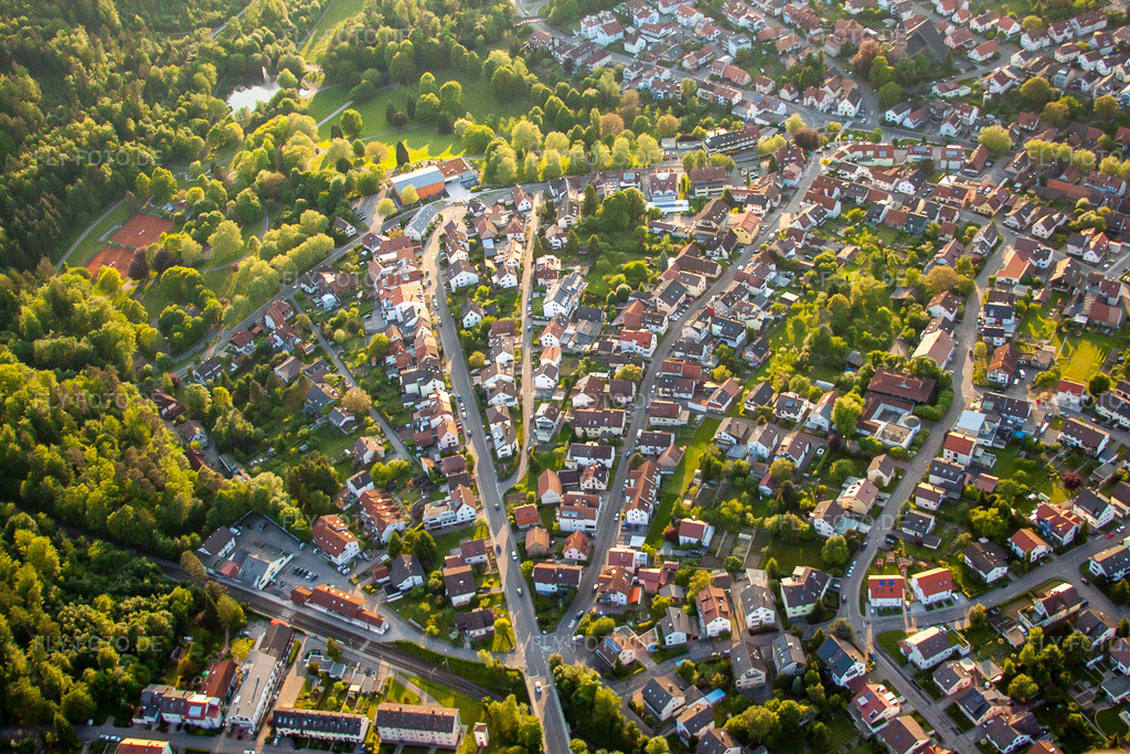 Luftbild: Pforzheimerstr im Ortsteil Reichenbach in Waldbronn im Bundesland Baden-Württemberg in Deutschland. Foto: IMG_27614.jpg vom 23.05.2010 durch Werner Riehm/FLY-FOTO.de