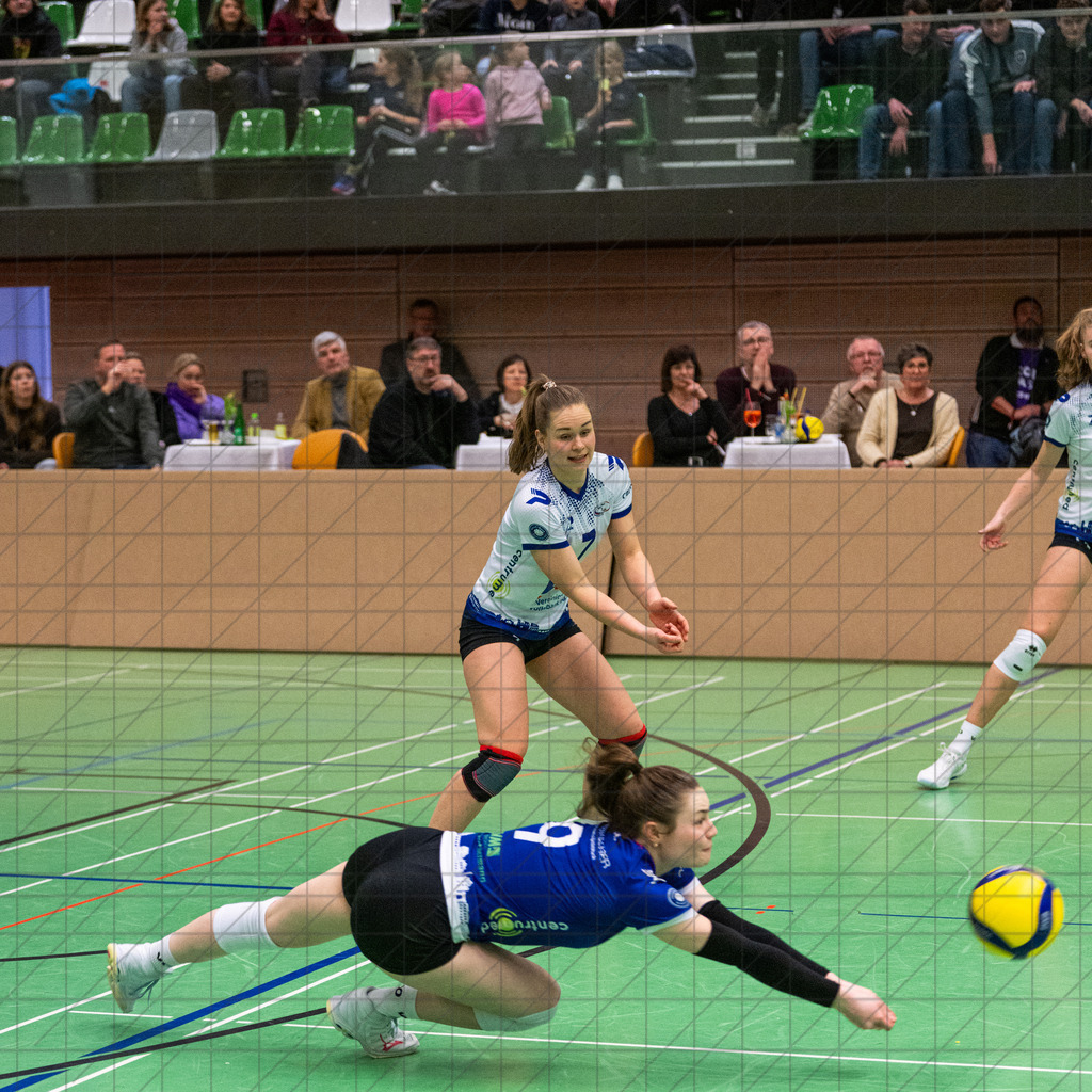 2. VBLF Nord 25/26 | Spiel 4097 | VC Osnabrück vs. Team 48 Hildesheim | DELL Dina (VC Osnabrück e.V. #9) fliegt zur Ballrettung. //  21.02.26: 2. VBLF Nord 25/26 | Spiel 4097 | VC Osnabrück vs. Team 48 Hildesheim / Osnabrück / Deutschland  //   CREDIT:www.bullenfotos.de, Martin König, Hörner Weg 40, D-49078 Osnabrück, +4917663732967 // Nutzung und Weitergabe nur zu den vereinbarten Zwecken. Presseanfragen an Ersteller. Alle Rechte beim Ersteller. Honorierung nach MFM. - Realisiert mit Pictrs.com