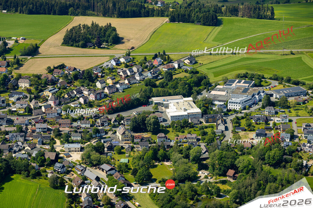 Das Luftbild zeigt : Marlesreuth Naila - Die Luftaufnahme wurde 2024 vom UL-Flugzeug aus erstellt ( keine Drohne ) - Hochauflösende Luftaufnahme - Für grossformatige Ausdrucke geeignet. Die Geschenkidee !Mit Lizenz und Bildrechte bestellbar