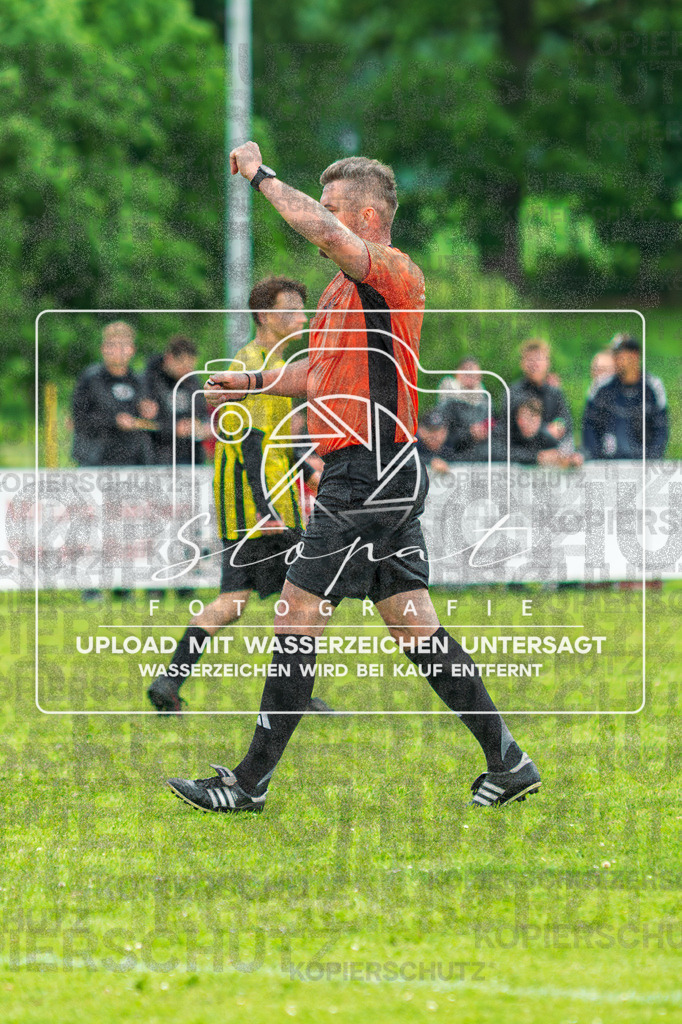 U17 Kreispokal Finale HK - SV Soltau vs. SG Fulde | Oliver Curth (Schiedsrichter); U17 Kreispokal Finale HK - SV Soltau vs. SG Fulde am 07.06.2026 in Sportplatz Alter Schulweg, Schülern - Realisiert mit Pictrs.com