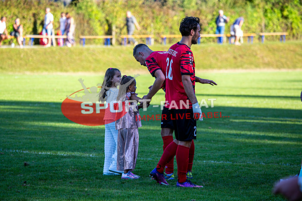 Kärntner Liga | Kärntner Liga ATUS Ferlach - ASKÖ Köttmannsdorf am 02.09.2023 in Ferlach
(Sportplatz), Austria, (Photo by Ernst Krawagner sport-fan.at) - Realisiert mit Pictrs.com