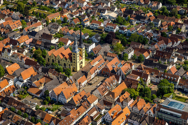 Lemgo240505476 | Luftbild, Altstadt Lemgo, alte Hansestadt mit historischem Stadtkern und der evangelisch-lutherischen Kirche St. Nicolai, Rathaus und Marktplatz, Häuser mit roten Dächern, Lemgo, Lemgo, Ostwestfalen, Nordrhein-Westfalen, Deutschland