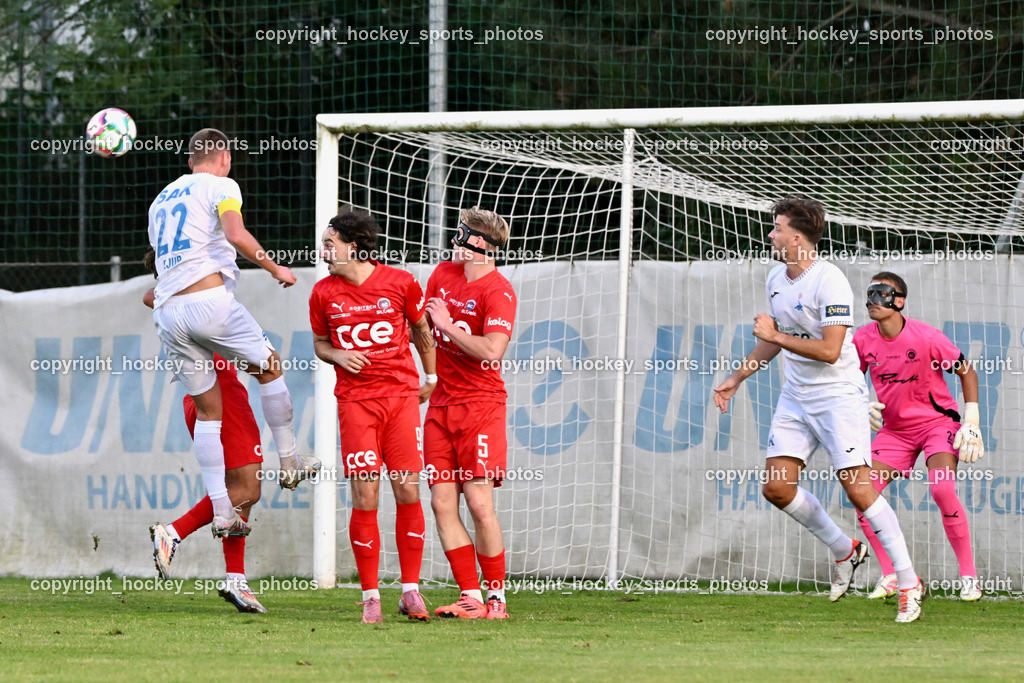 SAK vs. SC St. Veit | #22 Leo Ejup SAK, #99 Nemanja Lukic SC St. Veit, #5 Fabian Dörflinger SC St. Veit, #4 Rok Jazbec SAK, #21 Alexander Martin Bodner SC St. Veit, SAK vs. SC St. Veit, SAK vs. SC St. Veit am 19.09.2025 in Klagenfurt (Sportpark Welzenegg), Austria, (Photo by Bernd Stefan)