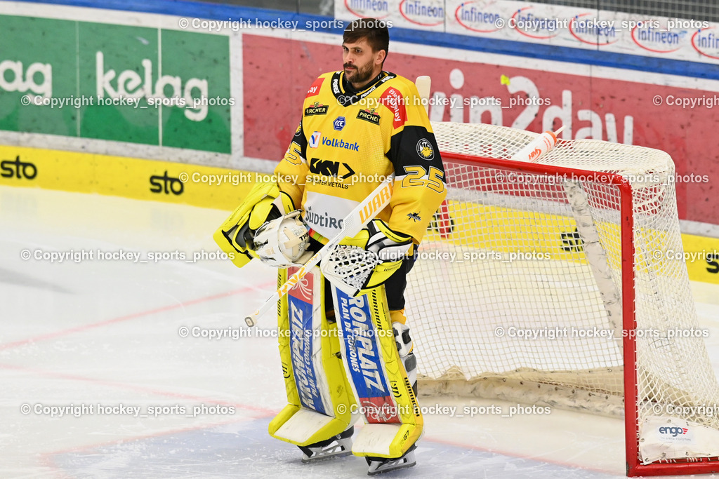 EC IDM Wärmepumpen VSV vs. HC Pustertal | #25 Bernard Andreas HC PUSTERTAL, EC IDM Wärmepumpen VSV vs. HC Pustertal, EC IDM Wärmepumpen VSV vs. HC Pustertal am 15.11.2024 in Villach (Stadthalle Villach), Austria, (Photo by Bernd Stefan)