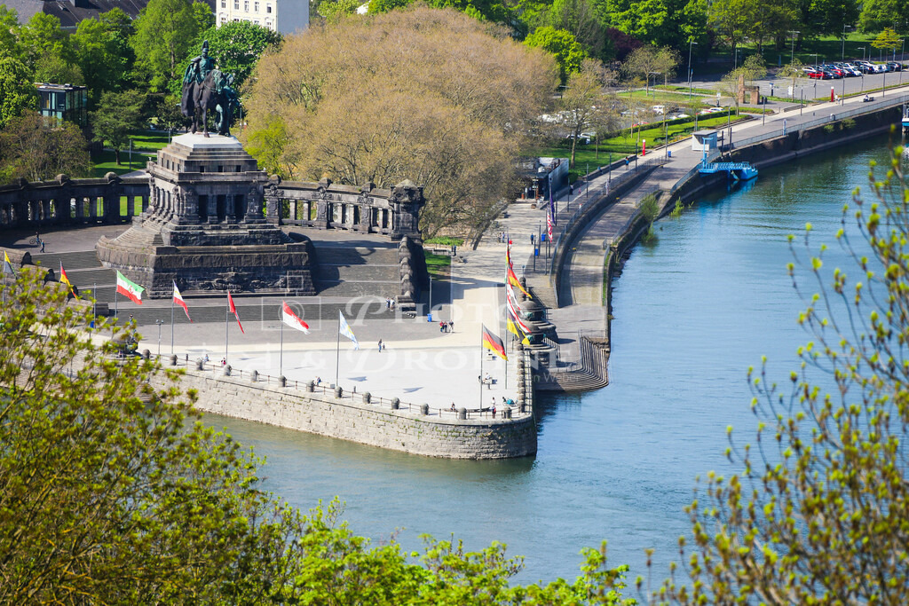Koblenz-8624 | Koblenz ist die Stadt am Zusammenfluss von Rhein und Mosel. Am Deutschen Eck treffen die beiden großen Flüße aufeinander. Koblenz hat eine sehenswerte Altstadt. Es gibt viel Historisches und Modernes zu entdecken. - Realisiert mit Pictrs.com