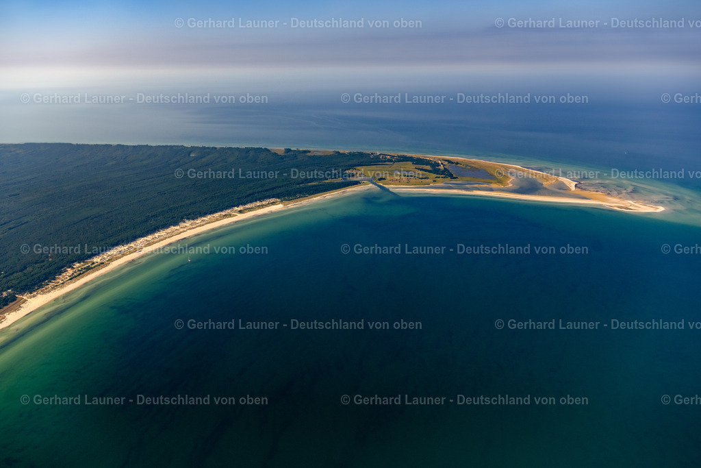 4061844 | Nationalpark Vorpommersche Boddenlandschaft, Darß, Strand  und Ostseeküste bei BORN AM DARß 08.09.2021 Sandbank- Landfläche durch Strömungen unter der Meeres- Wasseroberfläche Darsser Ort in Born am Darß im Bundesland Mecklenburg-Vorpommern.