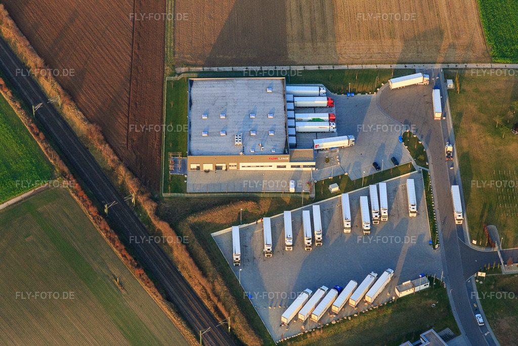Luftbild: Markthalle 5 in Rülzheim im Bundesland Rheinland-Pfalz in Deutschland. – Foto: IMG_104546.jpg vom 14.01.2018 durch Werner Riehm/FLY-FOTO.de – Auflösung des Originals: 5472 x 3648 px – TOMSLOT88 * Provider