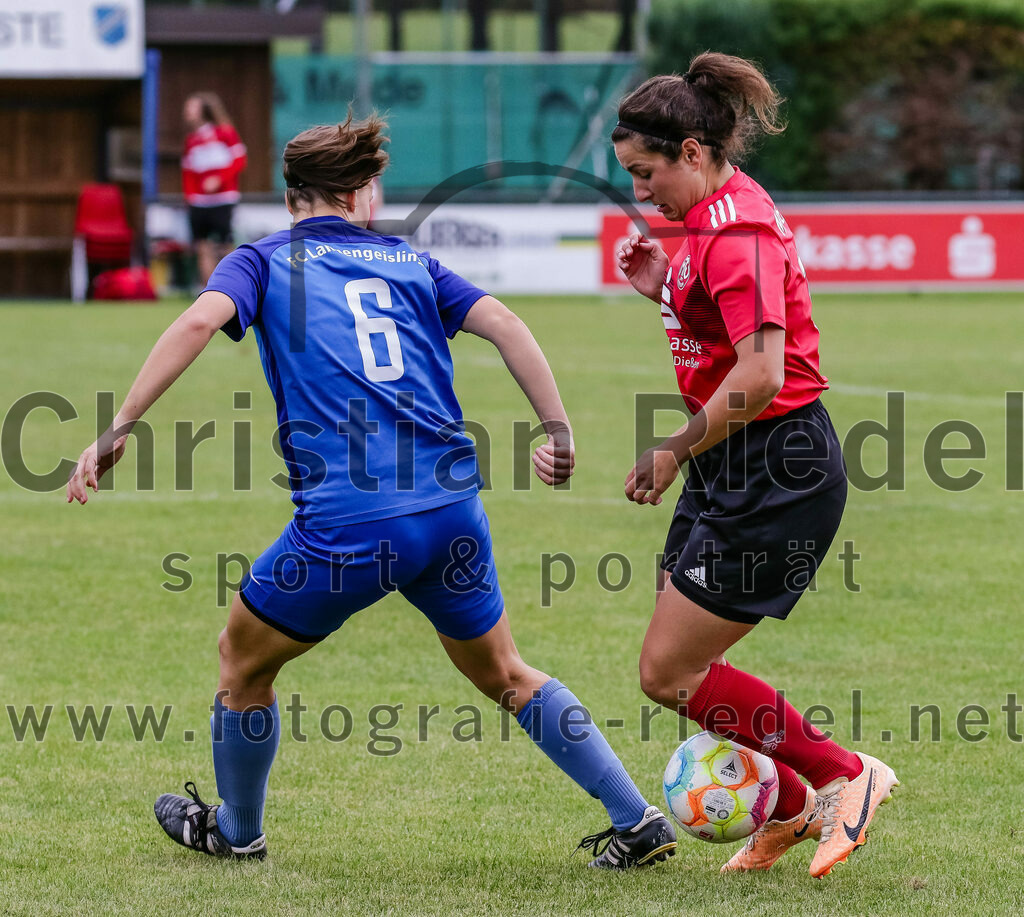 2023-10-07_013_FC_Langengeisling_gegen_MTV_Diessen_Ammersee | Erding, Deutschland, 07.10.2023:
Fußball, Bezirksoberliga 2023 / 2024, 6. Spieltag, FC Langengeisling gegen MTV Diessen/Ammersee, Endergebnis: 0:3

Lisa Mayer (FC Langengeisling, #6), Zoe Klein (MTV Diessen/Ammersee, #15)

Foto: Christian Riedel / fotografie-riedel.net