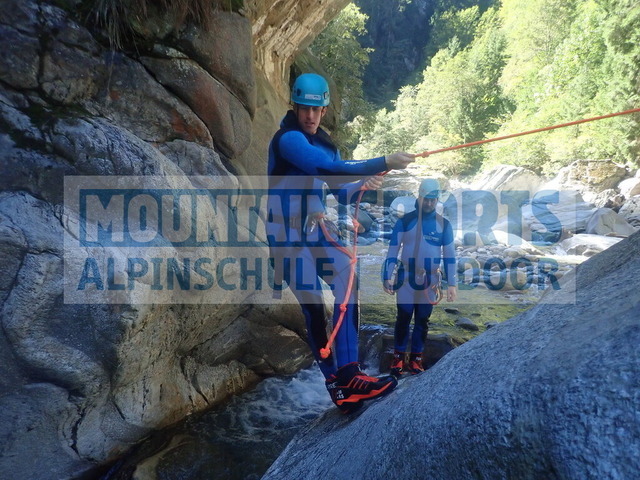 PC020014 | Bestelle die Bilder deines Berg- oder Wasser-Abenteuers mit Mountain Sports bequem von zu Hause aus direkt über unseren Online Fotoshop von pictrs.com. - Realisiert mit Pictrs.com