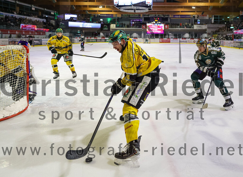 2025-12-19_047_TSV_Erding_gegen_Toelzer_Loewen | Erding, Deutschland, 19.12.2025:Eishockey, Oberliga Süd 2025 / 2026, 27. Spieltag, TSV Erding gegen Tölzer Löwen, Endergebnis: 2:5Alexander Fichtner (Tölzer Löwen, #16), Thomas Matheson (Erding Gladiators, #37)Foto: Christian Riedel / fotografie-riedel.net