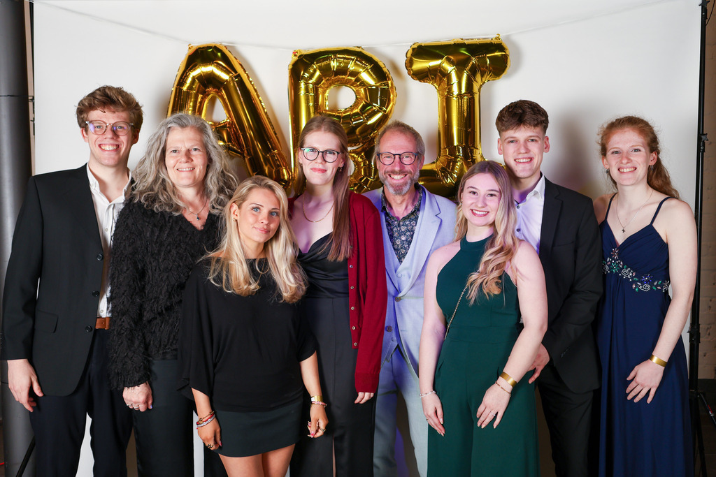 Abiball GGM 2026 _ Gruppenfotos-131 | Henke Visuals - Realisiert mit Pictrs.com