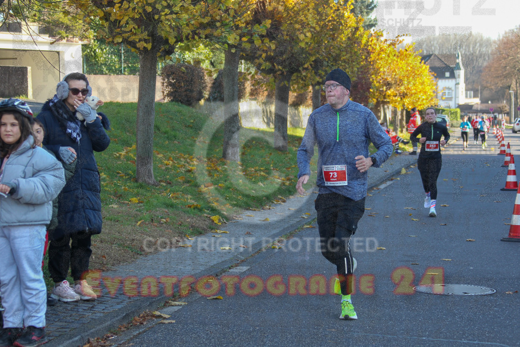 241201_1235_EV4_3002 | Sportfotografie im Rhein-Sieg Kreis, Köln, Bonn, NRW, Rheinland Pfalz, Hessen, etc. Unser Tätigkeitsfeld umfasst den Laufsport vom Volkslauf über den Marathon, Duathlon, Triathon bis zum Ultralauf wie Kölnpfad Ultra oder Schindertrail.