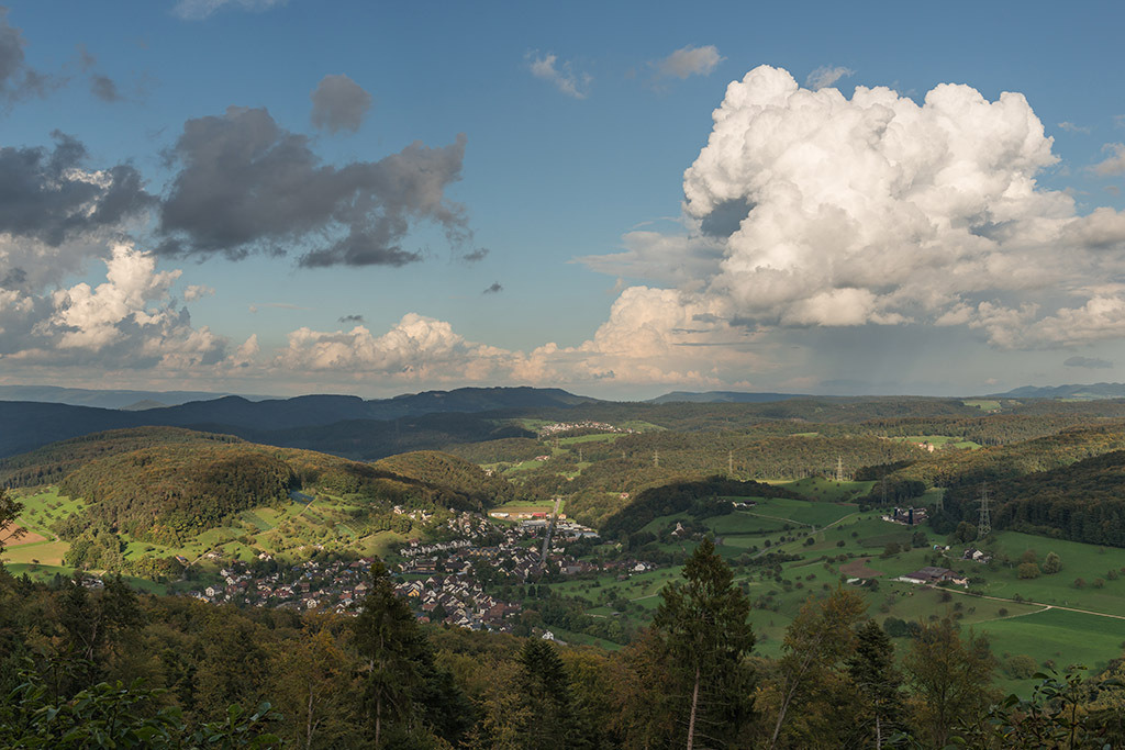 Ausblick vom Holzenberg | in Ziefen, Baselland, Schweiz. - Realisiert mit Pictrs.com