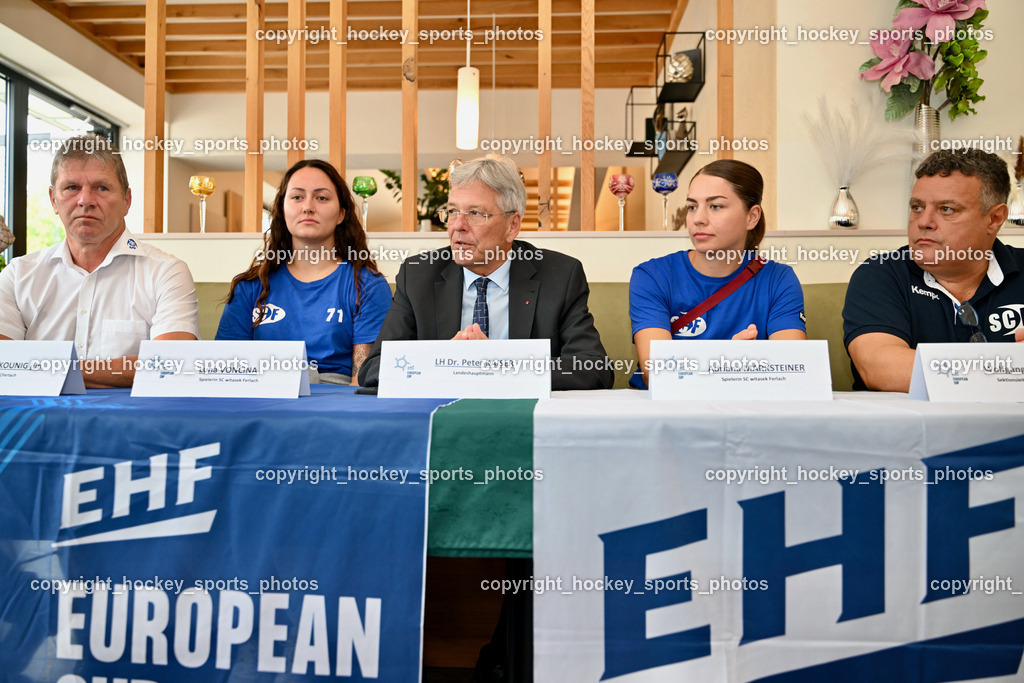 Pressekonferenz Ferlach Damen Handball | Obmann SC Ferlach Perkounig Walter, Voncina Luna Spielerin SC Ferlach Damen, Kärntner Landeshauptmann Kaiser Peter, Marksteiner Adriana Spielerin SC Ferlach Damen, Assistentcoach SC Ferlach Damen Buchbauer Wolfgang, Pressekonferenz Ferlach Damen Handball, PK SC Ferlach Damen Europa Cup  am 15.09.2023 in Ferlach (Cafe Peterlin), Austria, (Photo by Bernd Stefan)