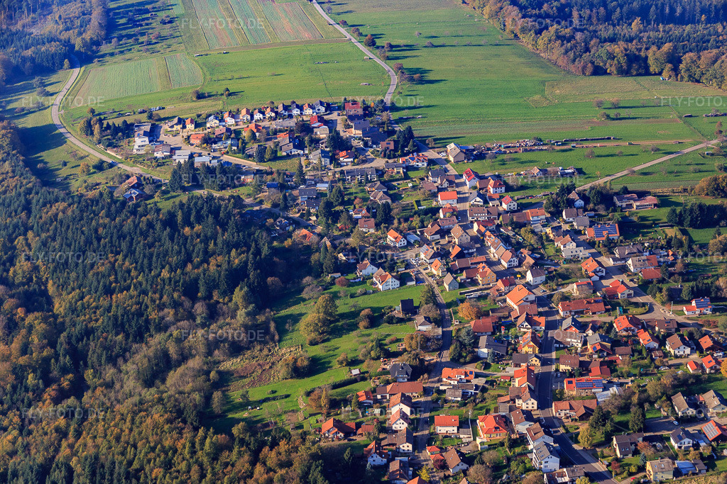 Luftbild: Ortsansicht von Südosten im Ortsteil Freiolsheim in Gaggenau im Bundesland Baden-Württemberg in Deutschland. Foto: IMG_075363.jpg vom 26.10.2014 durch Werner Riehm/FLY-FOTO.deAuflösung des Originals: 5472 x 3648 px