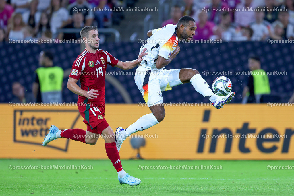 DFB07092401026 | 07.09.2024, Düsseldorf, UEFA Nations League, Deutschland – Ungarn, Merkur Spielarena, Division A, 2024/2025, Gruppe 3: Zweikampf Barnabas Varga (HUN #19) gegen Jonathan Tah (GER #4)DFB regulations prohibit any use of photographs as image sequences and or quasi-video.