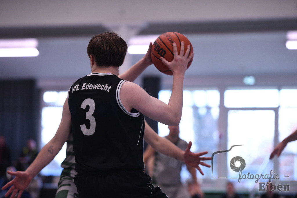 TuS Petersfehn-VfL Edewecht | Basketball Regionalliga; TuS Petersfehn (grau)-VfL Edewecht (schwarz) am 30.11.2025 in Petersfehn (Sporthalle Petersfehn), Photo: Philip Eiben 2025 - Realisiert mit Pictrs.com